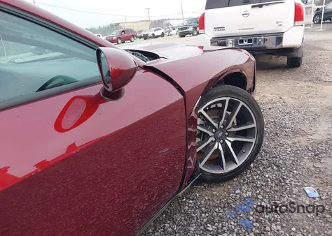2023 Dodge Challenger R/T z USA, uszkodzony, nr VIN 2C3CDZBT8PH658916